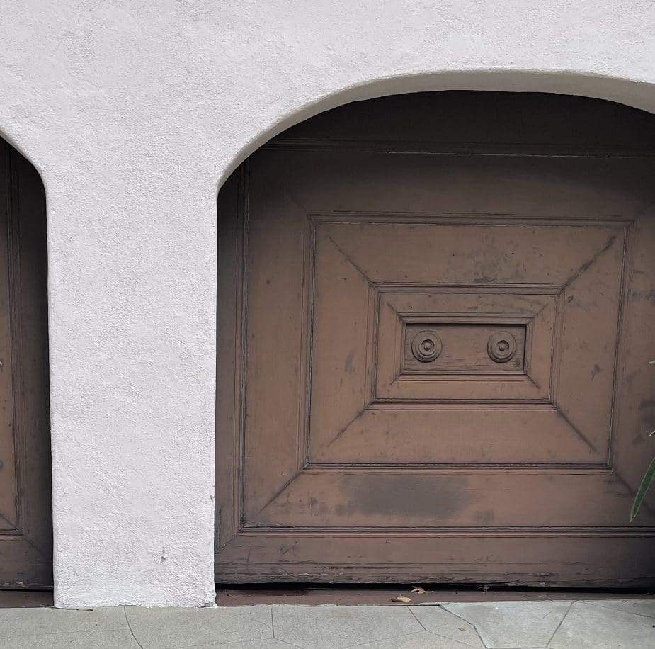 Example of a poorly sealed garage door bottom.